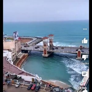 Meet your Posher, Moustafa